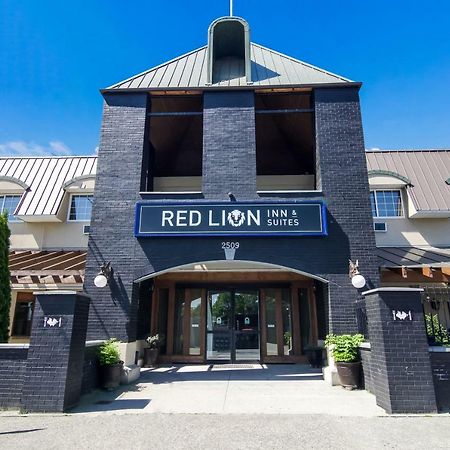 Red Lion Inn & Suites Abbotsford Bagian luar foto