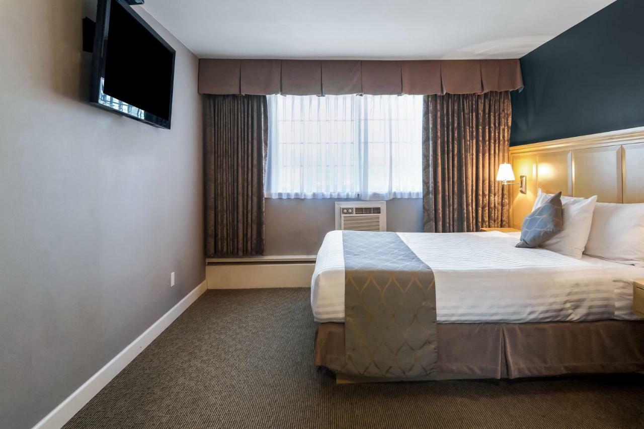 Red Lion Inn & Suites Abbotsford Bagian luar foto