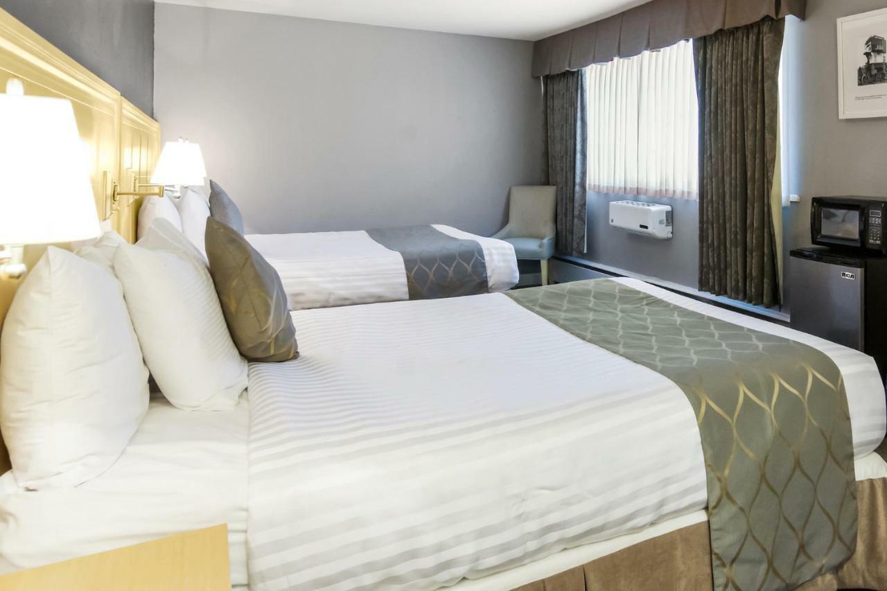 Red Lion Inn & Suites Abbotsford Bagian luar foto